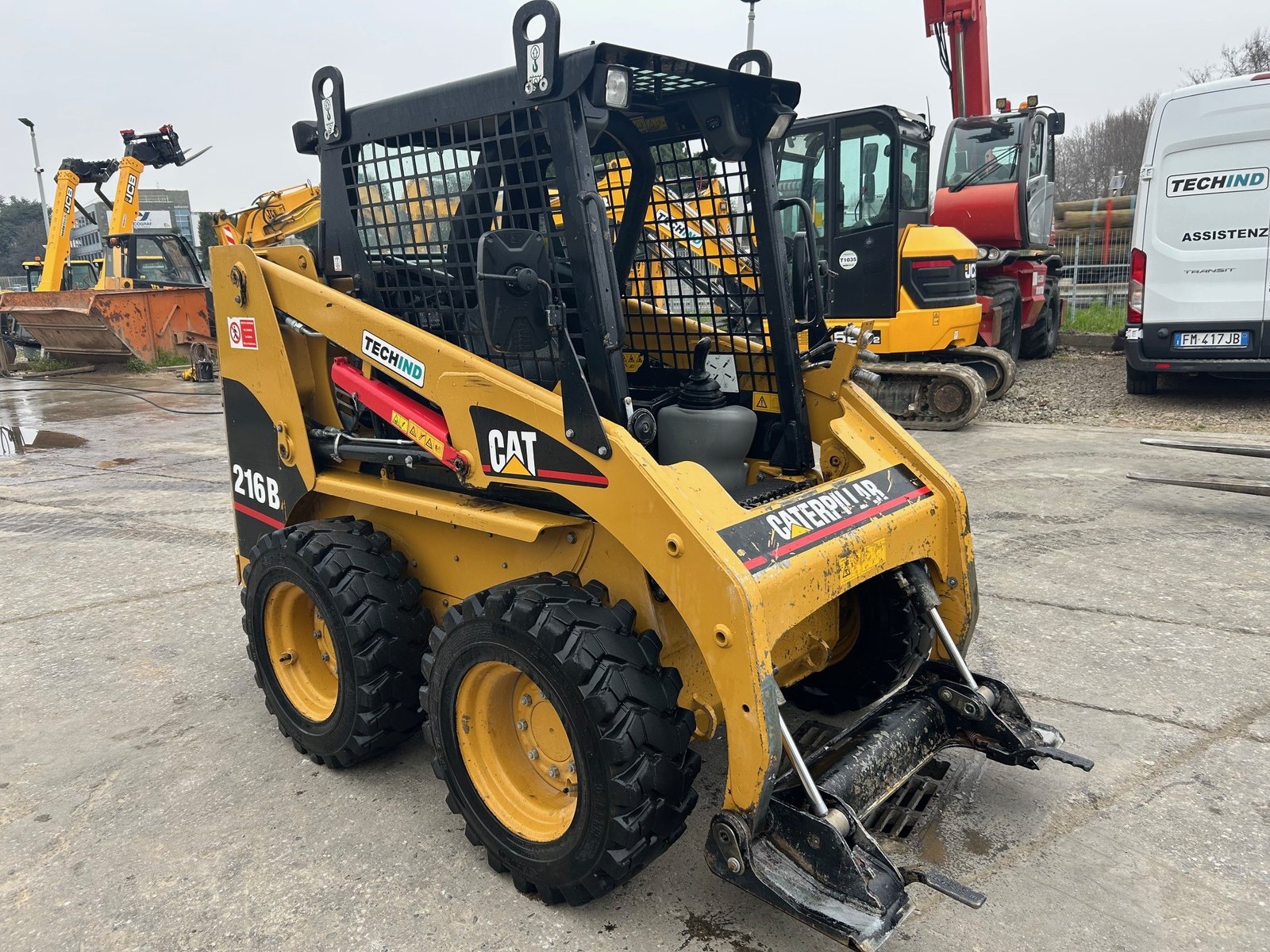 Мини багер CATERPILLAR 216B