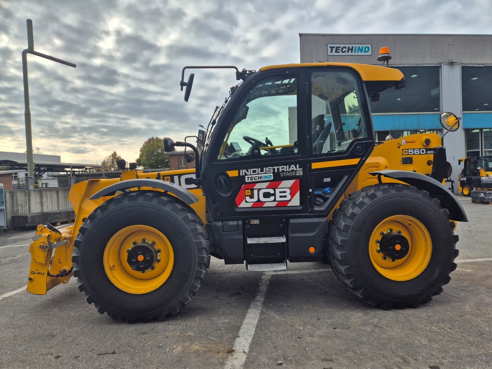 Телескопичен товарач JCB 560-80 Industry DTVT