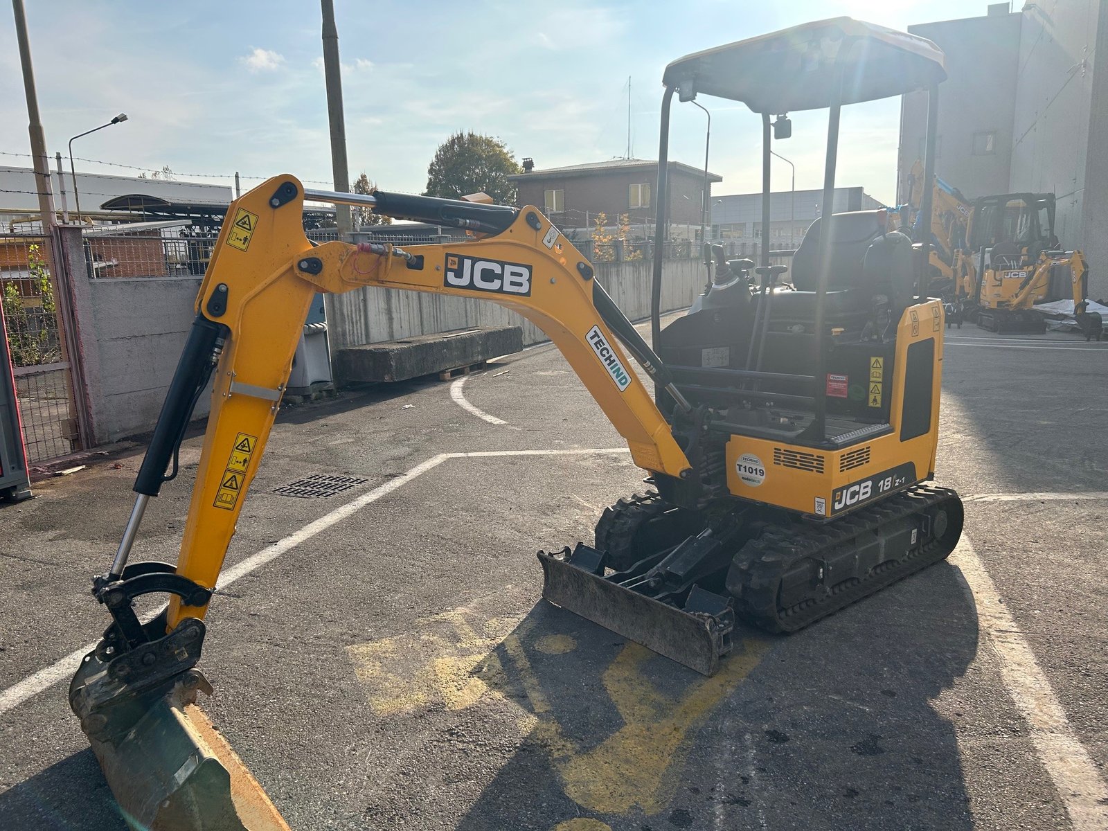 Мини багер JCB 18Z-1